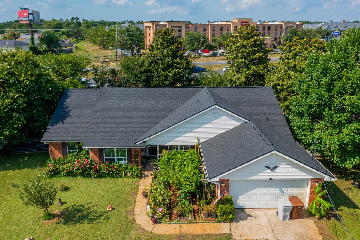 7690 Marthas Way , Navarre, FL, US