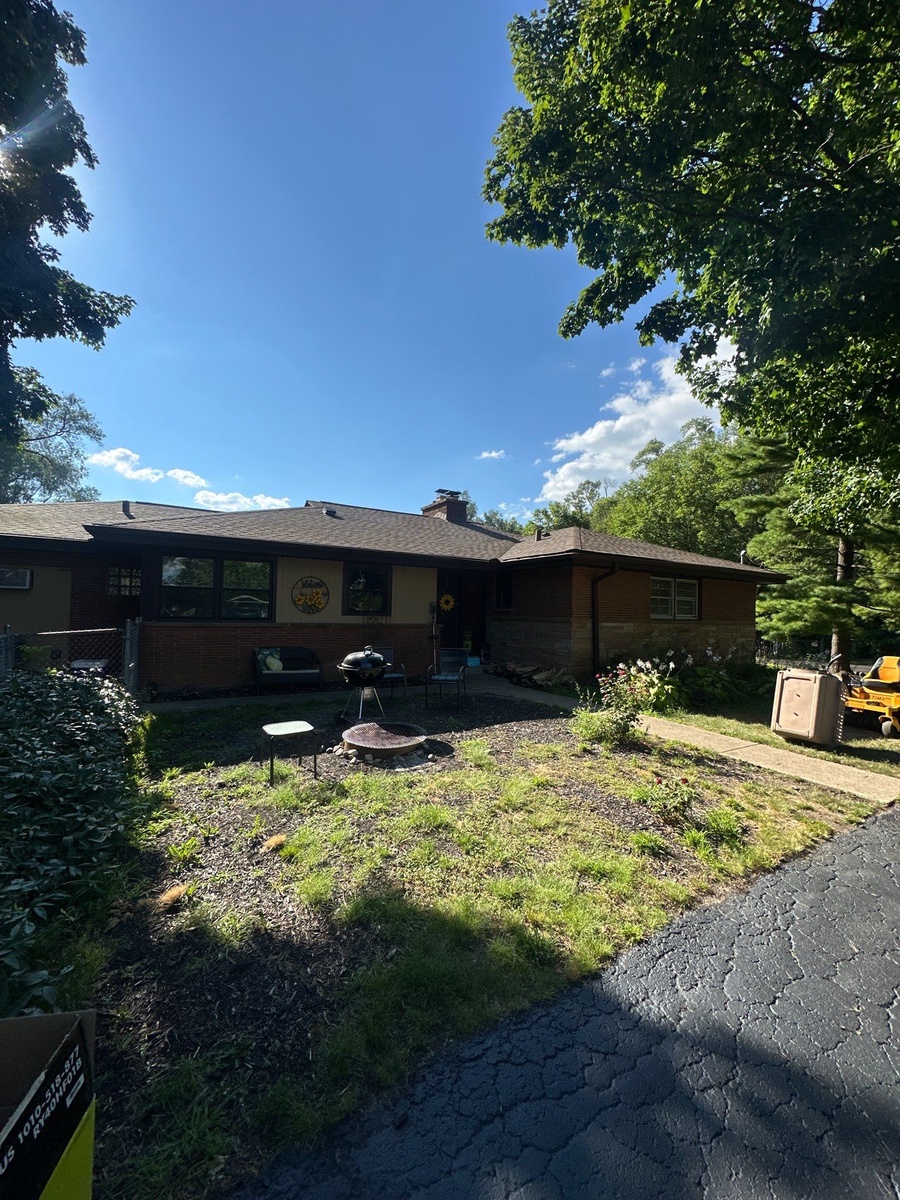 4319 Roberts Road , Island Lake, IL, US