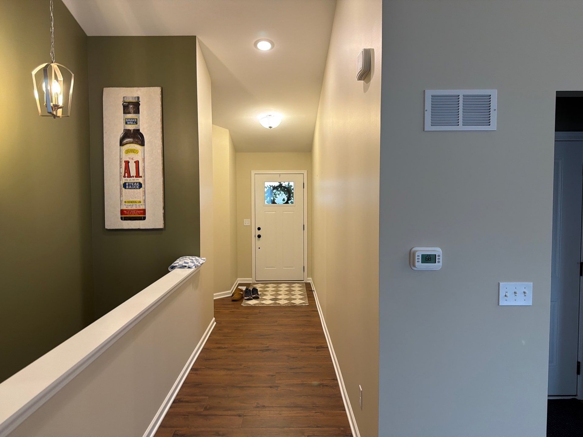 Leah R. | 206 Lilac Ln, Pewaukee, WI, USA, WI