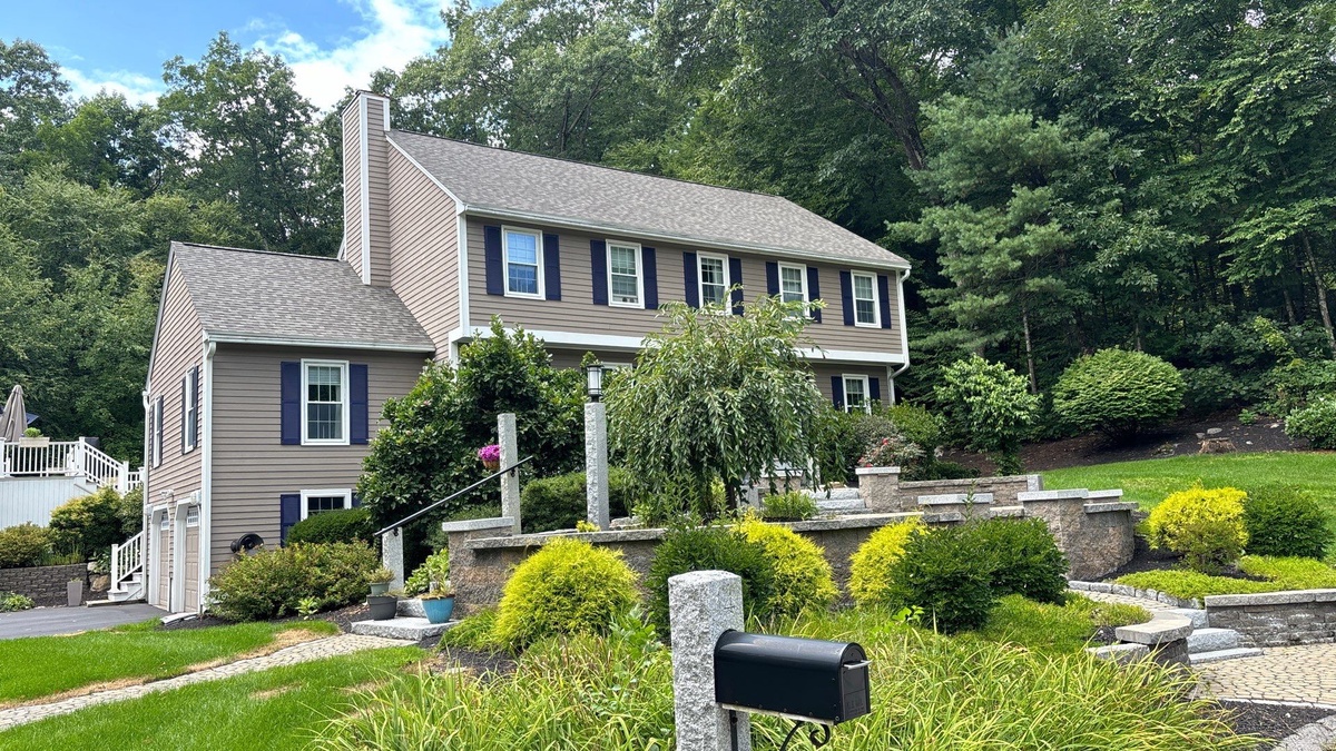 14 Hawthorne Road , Merrimack, NH, US