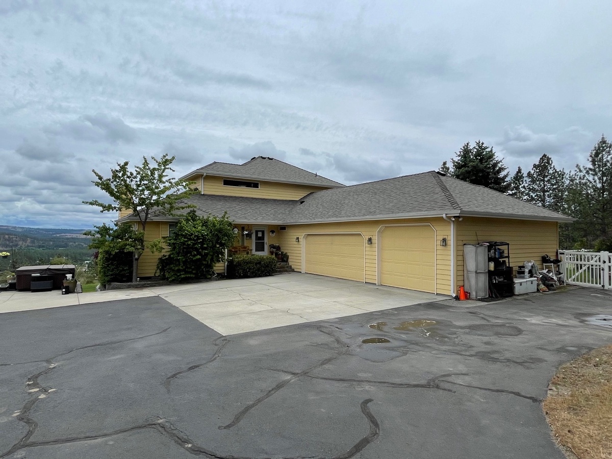 10542 Viewcrest Lane , Nine Mile Falls, WA, US