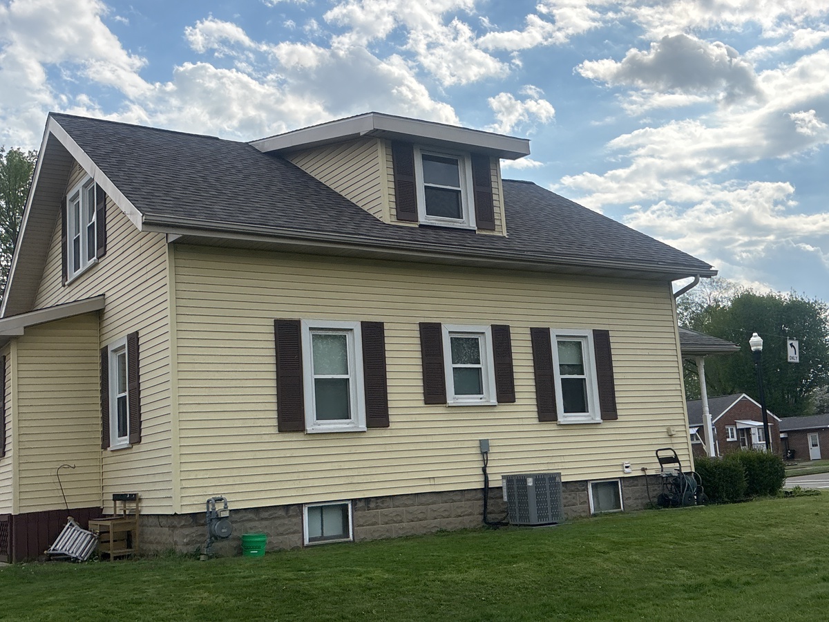 552 Wabash Avenue South , Brewster, OH, US