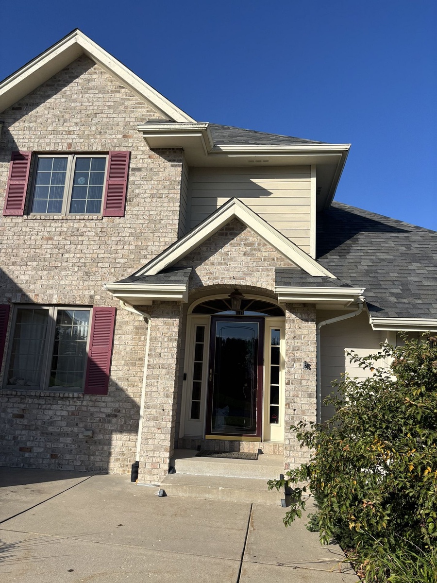 W279N5637 Walnut Grove Drive , Sussex, WI, US
