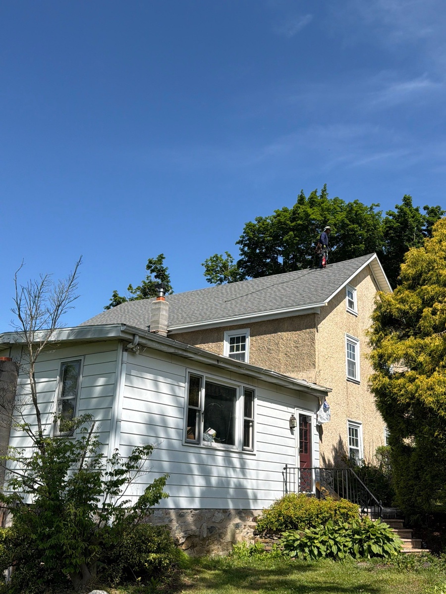 7331 Chestnut St , Zionsville, PA, US