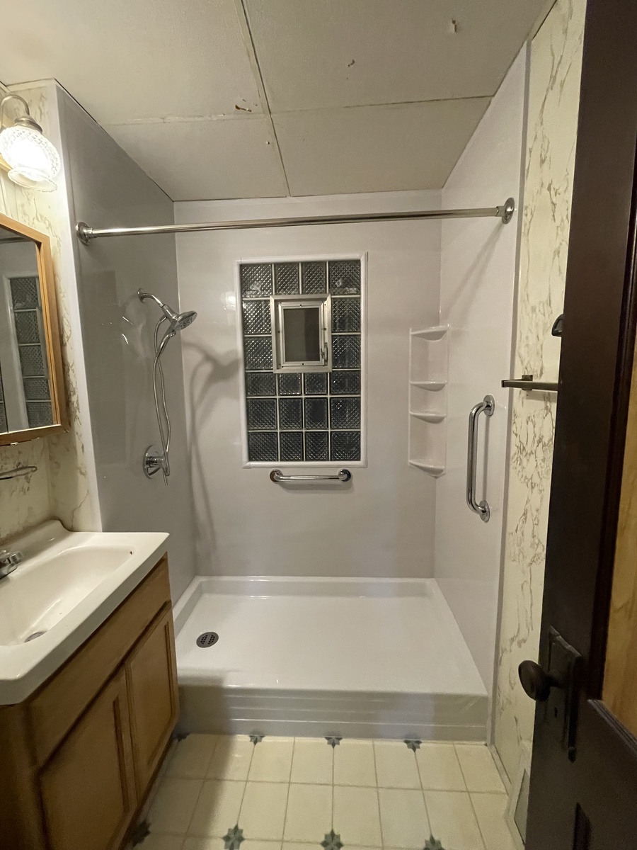South Milwaukee, WI, 53172, US