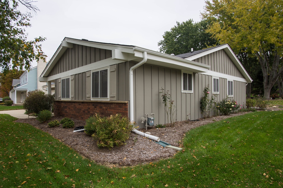 Clyde K. 319 South Comanche Lane, Waukesha, WI