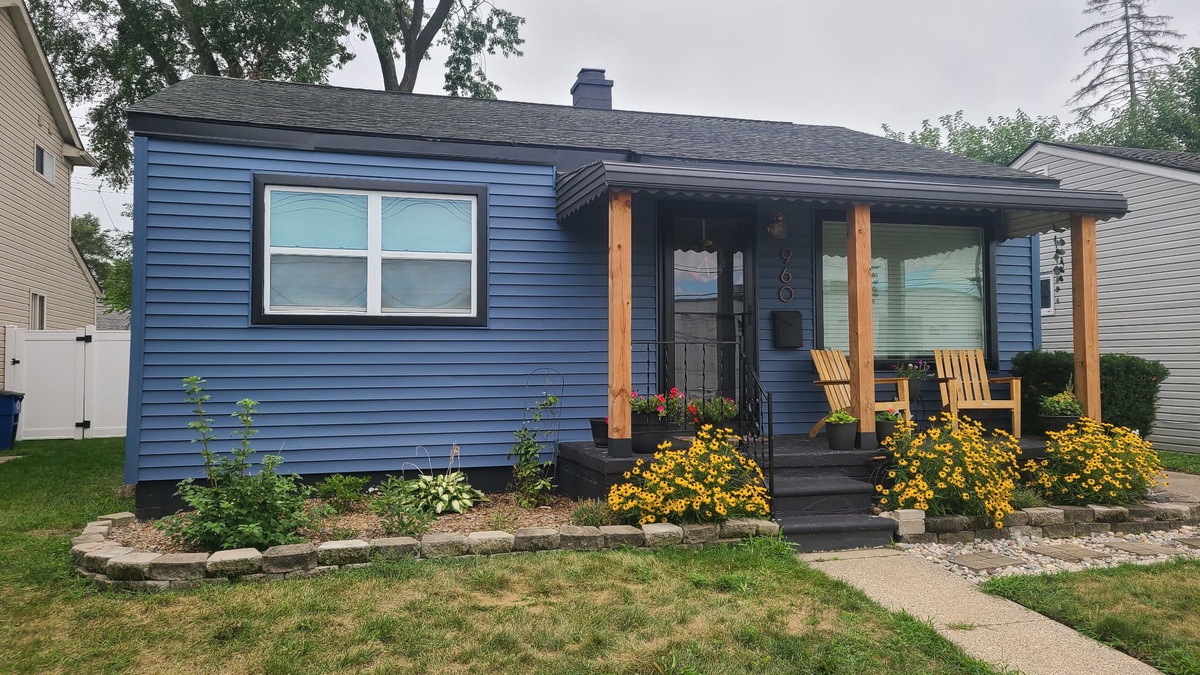 960 East Mahan Avenue , Hazel Park, MI, US