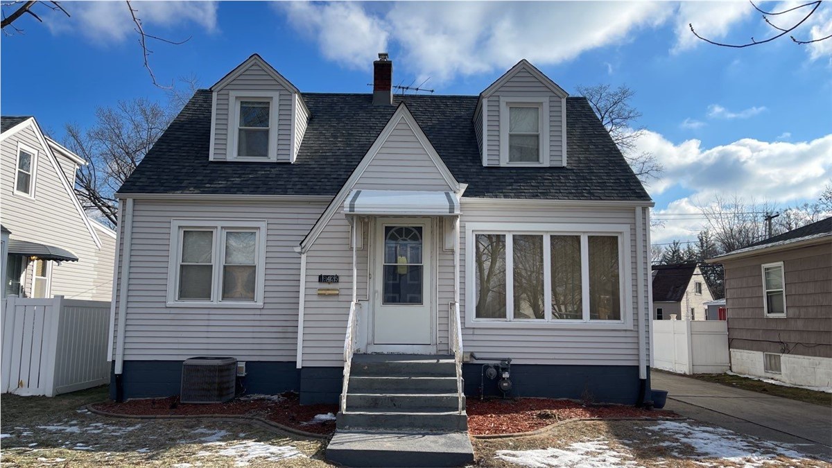 18425 Burnham Avenue , Lansing, IL, US
