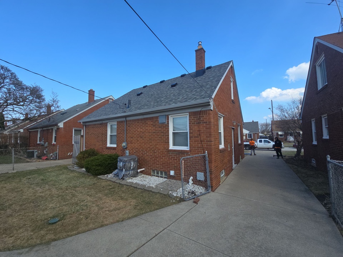 27315 Leroy Street , Roseville, MI, US