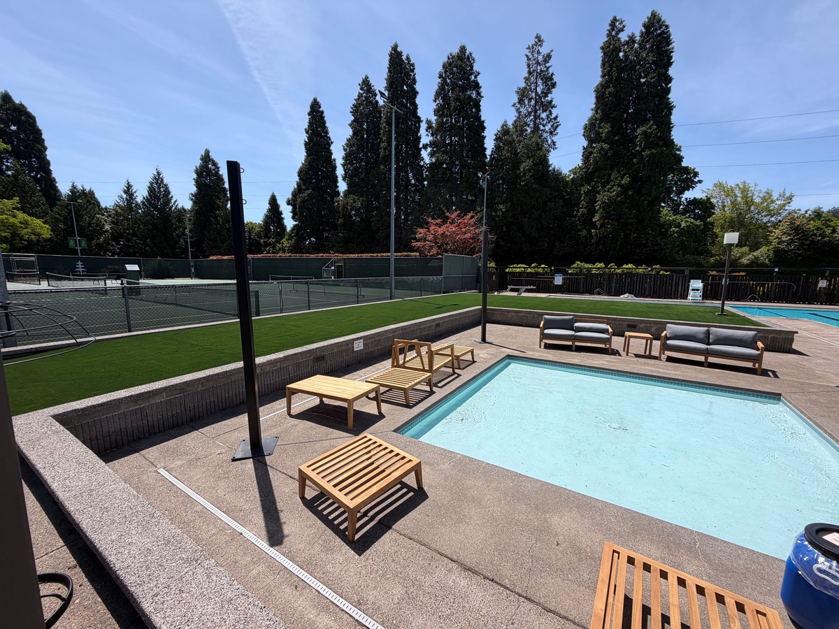 255 Country Club Road , Eugene, OR, US