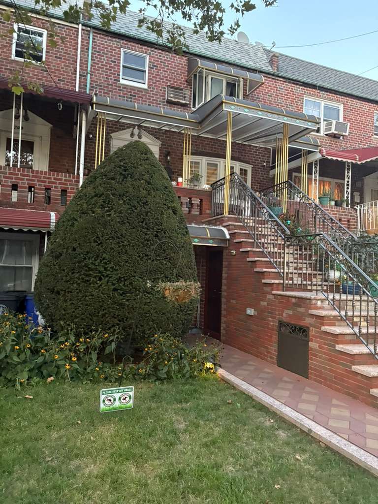 711 East 95th Street , Brooklyn, NY, US