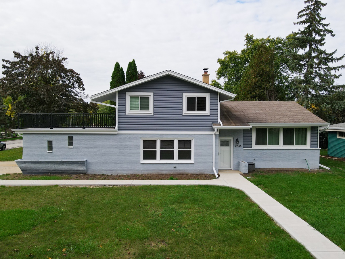 4605 North 107th Street , Wauwatosa, WI, US