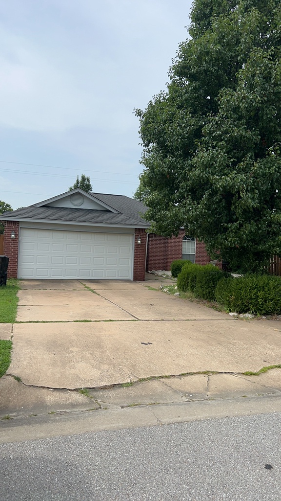 10916 East 118th Court North , Collinsville, OK, US