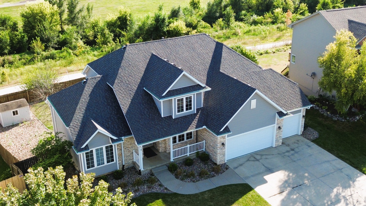 15610 Ridgemont Drive , Clive, IA, US