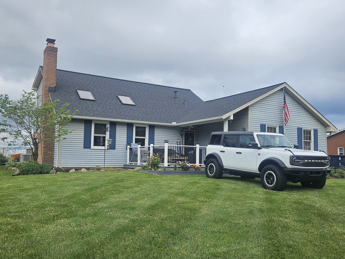 3862 Oakridge Drive Northeast , Louisville, OH, US