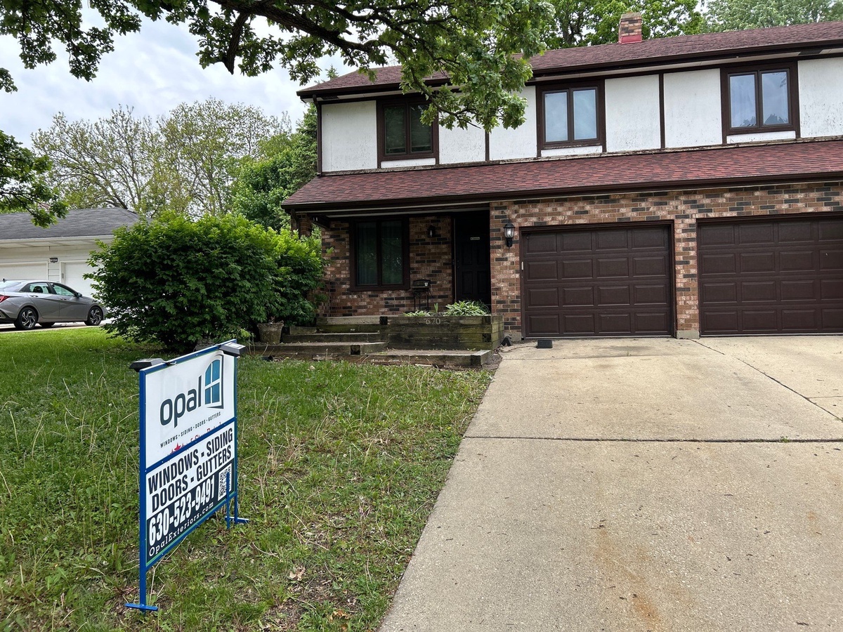670 Chippewa Drive , Elgin, IL, US
