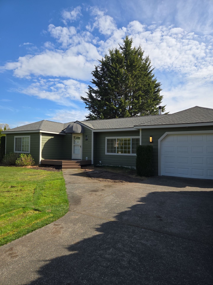 152 121st Street East , Tacoma, WA, US