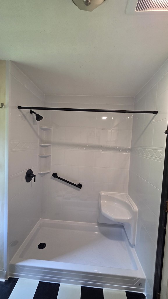 40 East Plumtree Road , Sunderland, MA, US