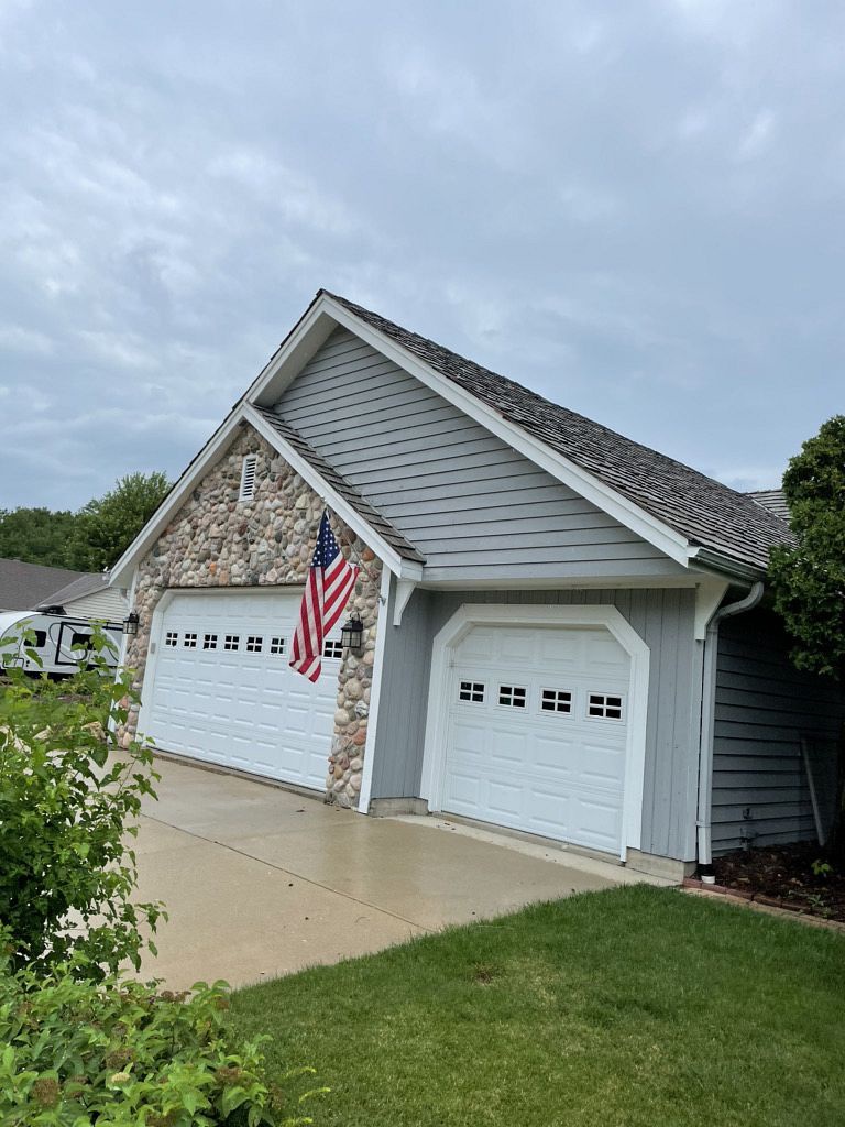 652 Lake Bluff Drive , Oconomowoc, WI, US