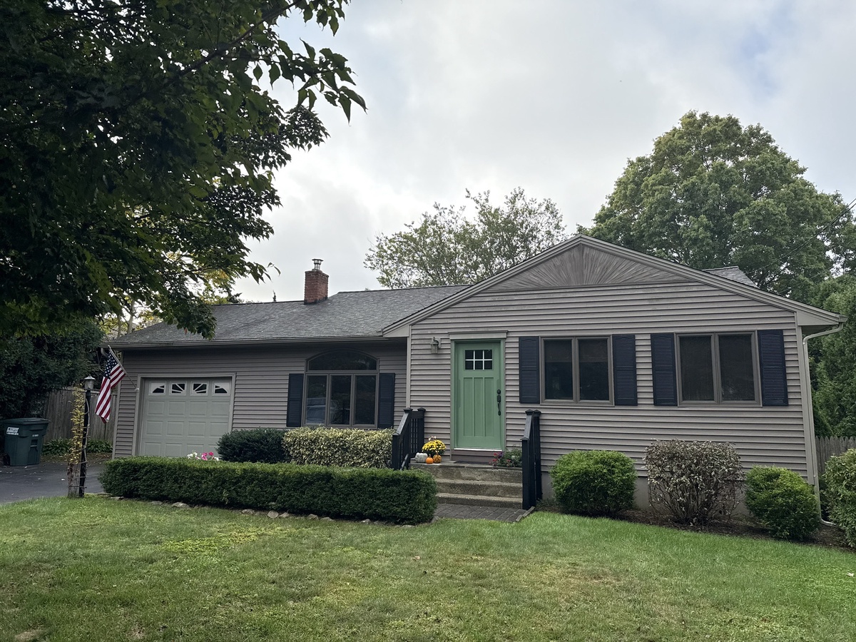 11 Overlook Avenue , Groton, CT, US