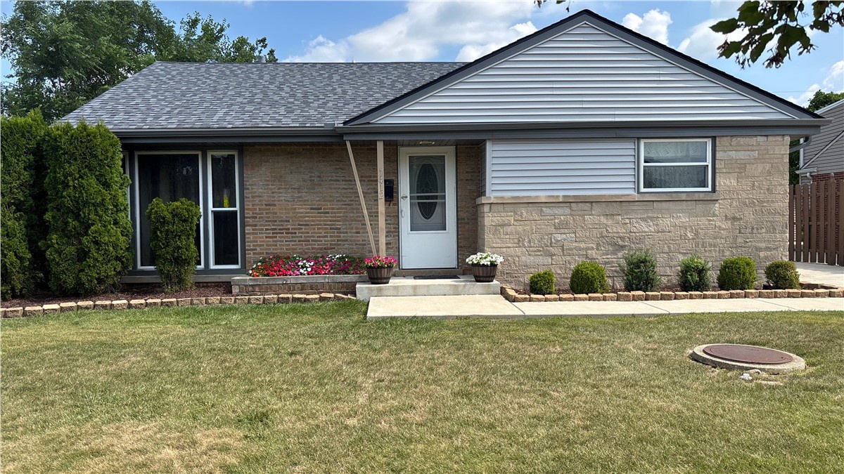 7412 Lake Street , Morton Grove, IL, US