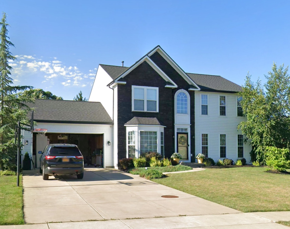 216 Oakridge Road , Grand Island, NY, US