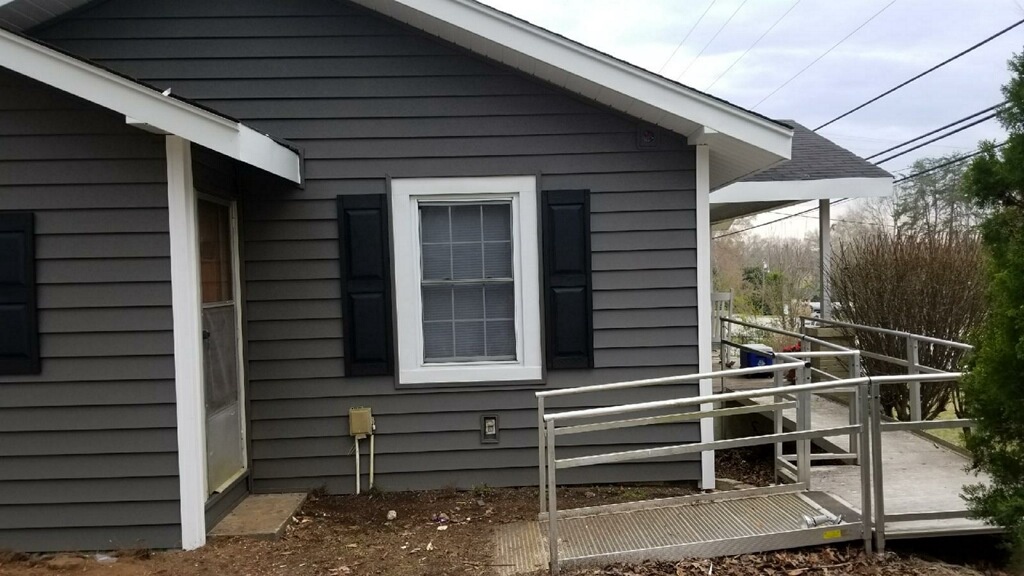 141 East Circle Drive , Slater-Marietta, SC, US