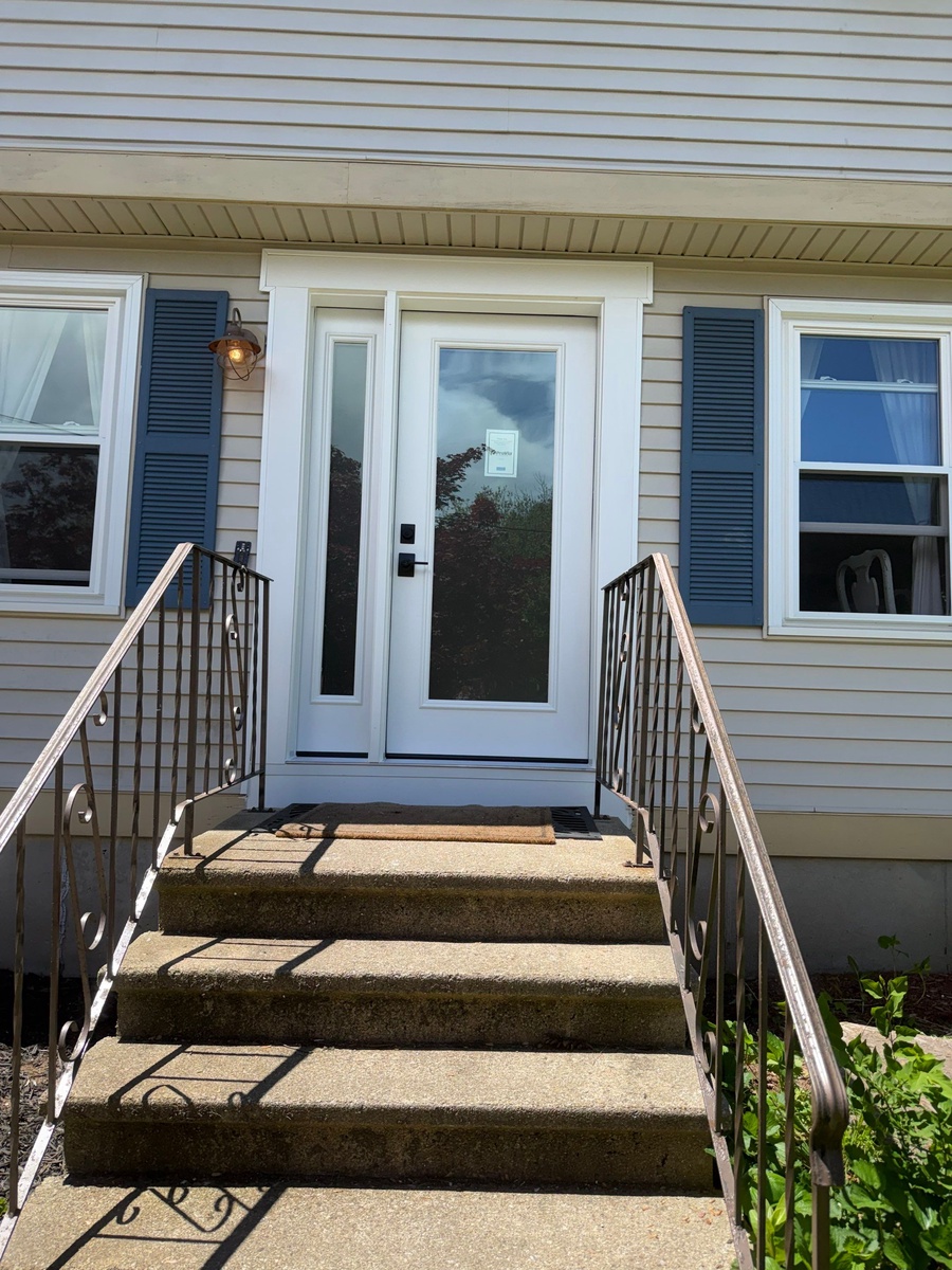 141 Eastwind Drive , Manchester, NH, US