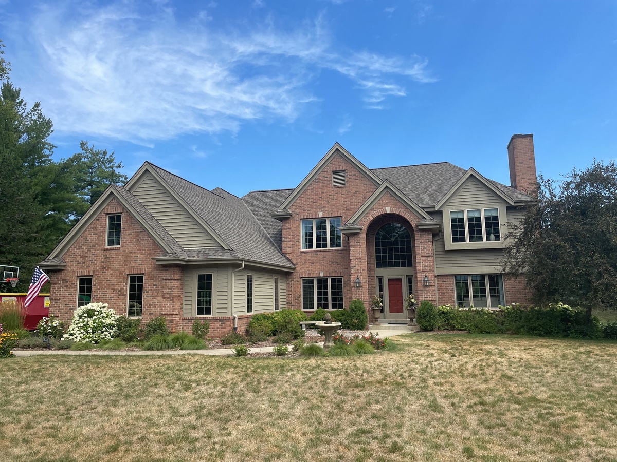N67W30918 Golf Road , Hartland, WI, US