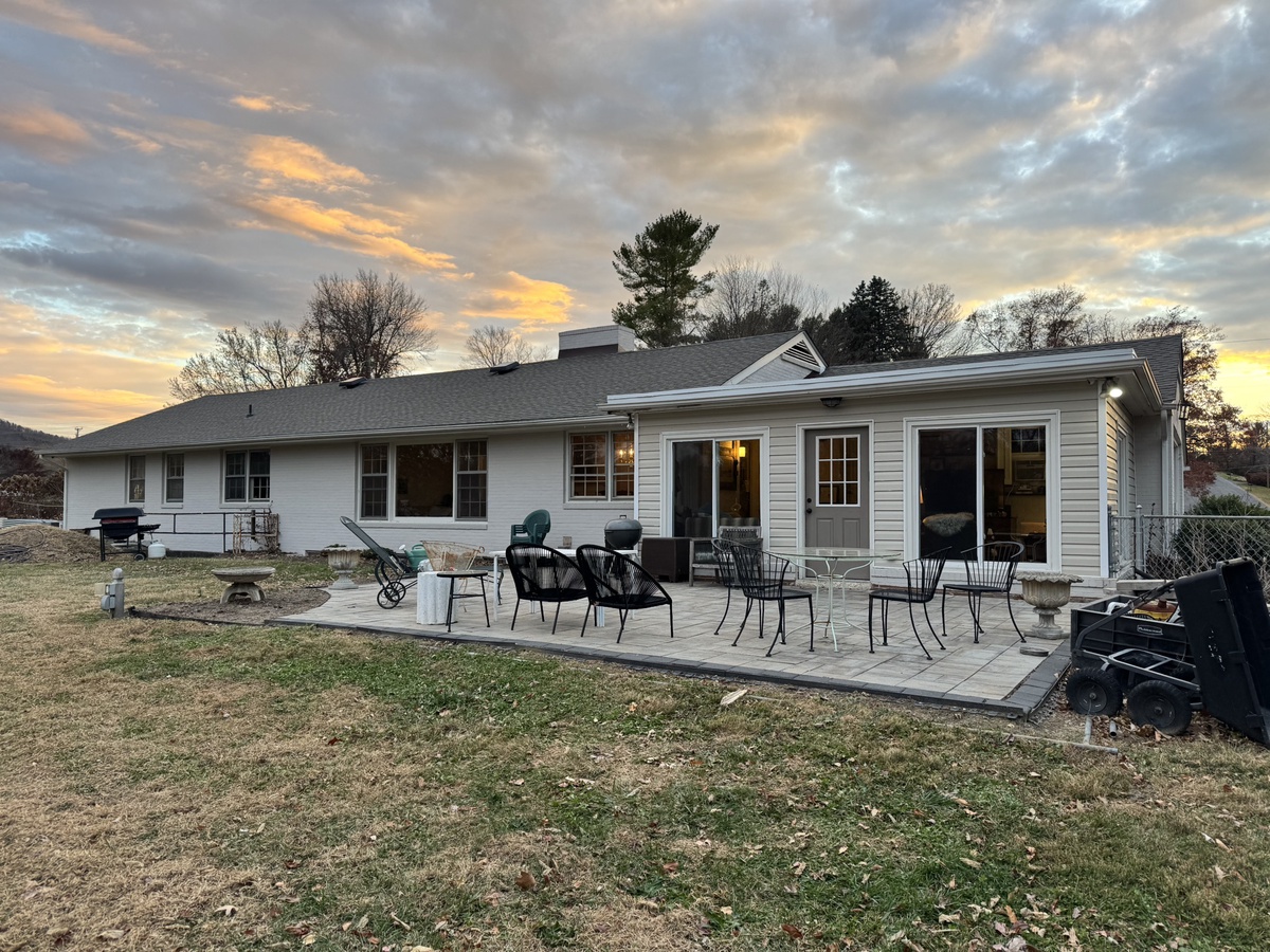 1208 Shamrock Lane , Waynesboro, VA, US