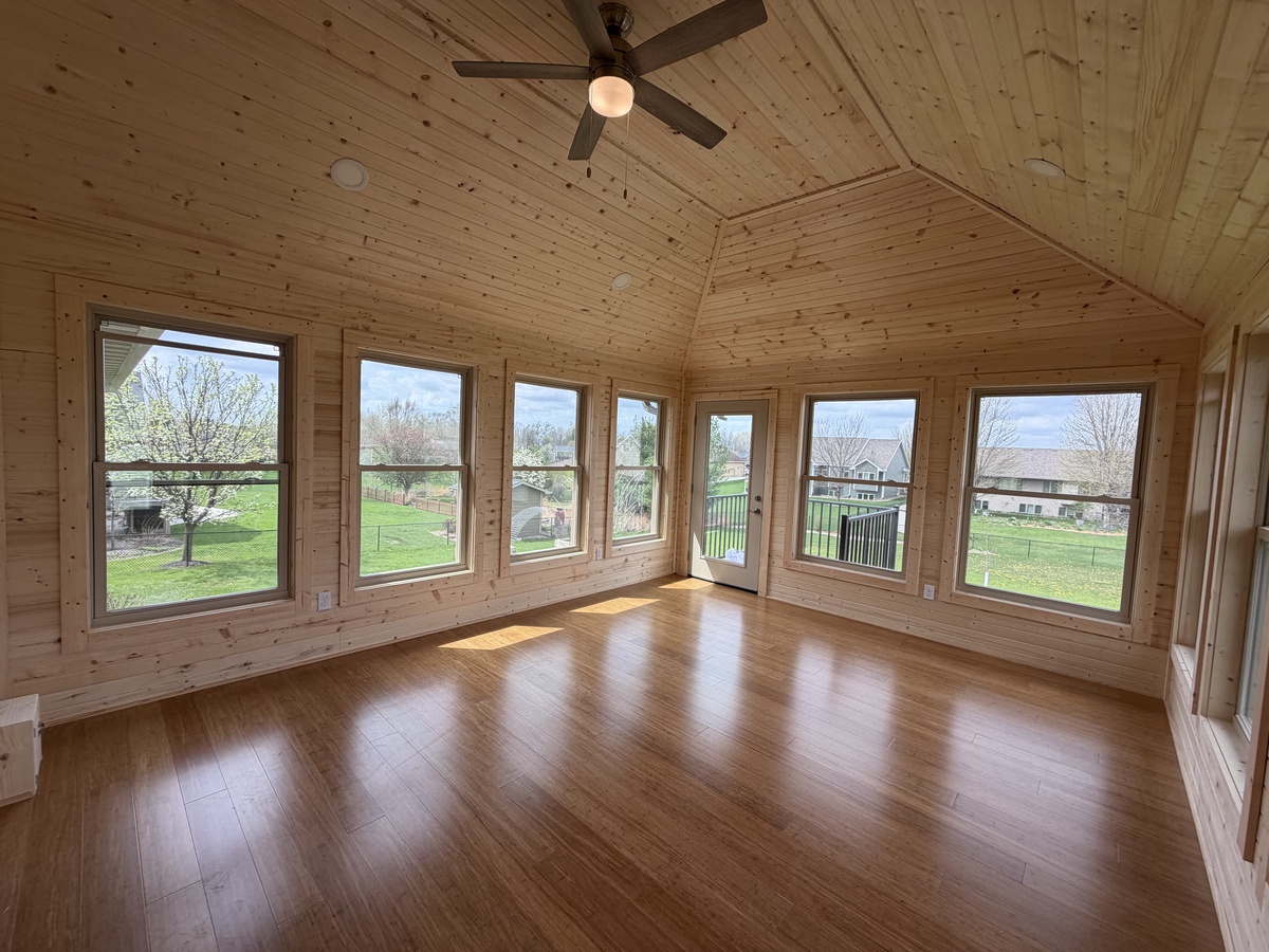 5690 Northwest 3rd Court , Des Moines, IA, US