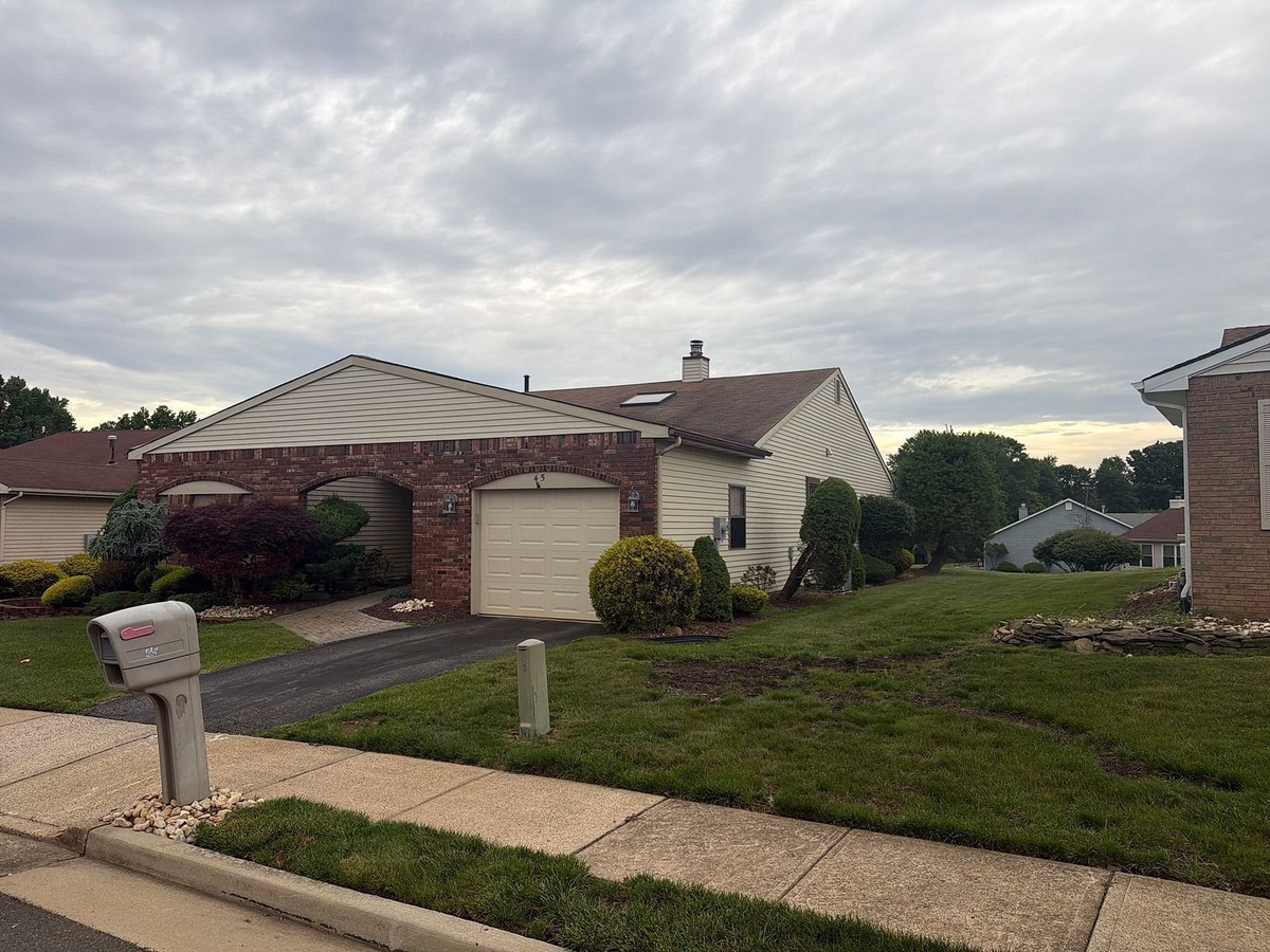 45 Lakeview Drive , Marlboro Township, NJ, US