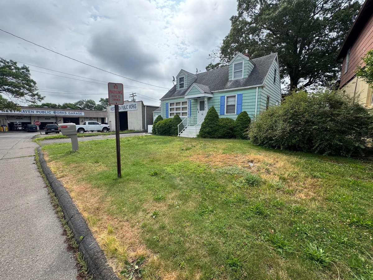 12 West Clark Street , West Haven, CT, US