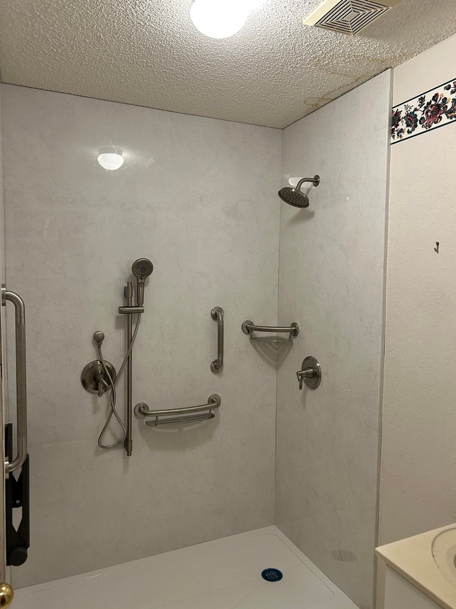 1613 Capitol View Drive , Holts Summit, MO, US
