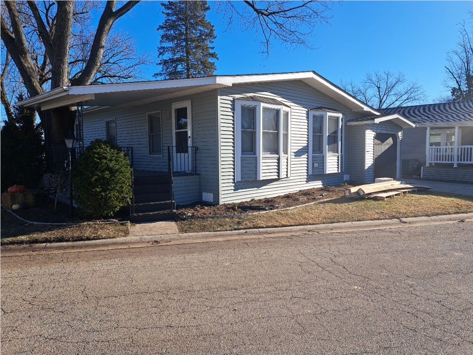 1049 Lakeview Road , Elgin, IL, US