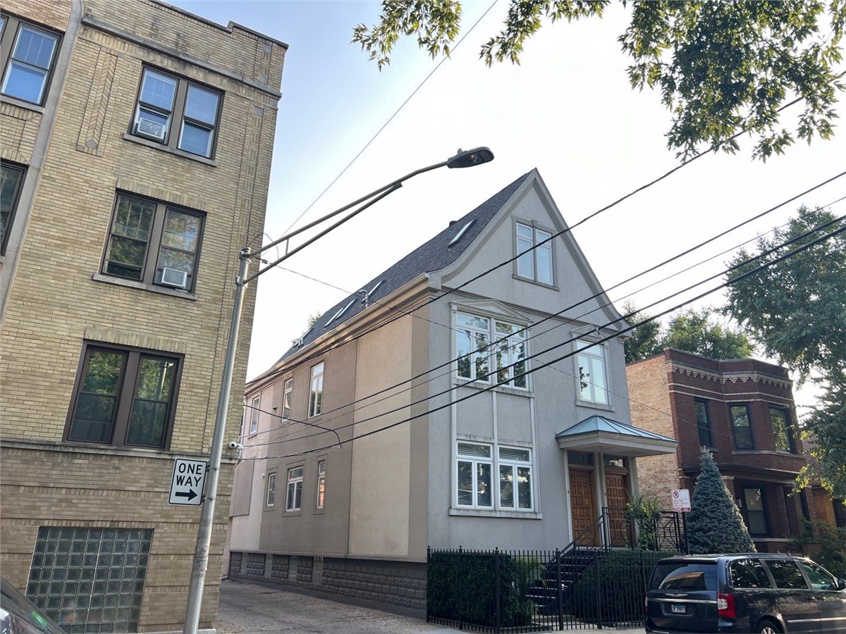 1213 West Lill Avenue , Chicago, IL, US