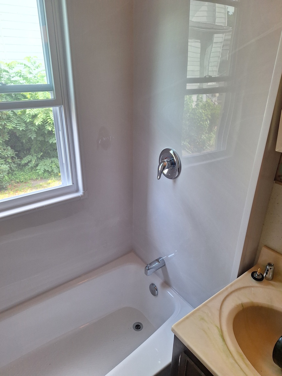 424 Hillside Avenue , Holyoke, MA, US