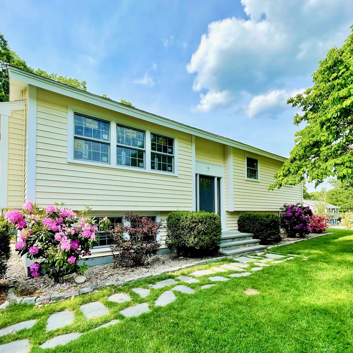 6 Surrey Lane , Chelmsford, MA, US