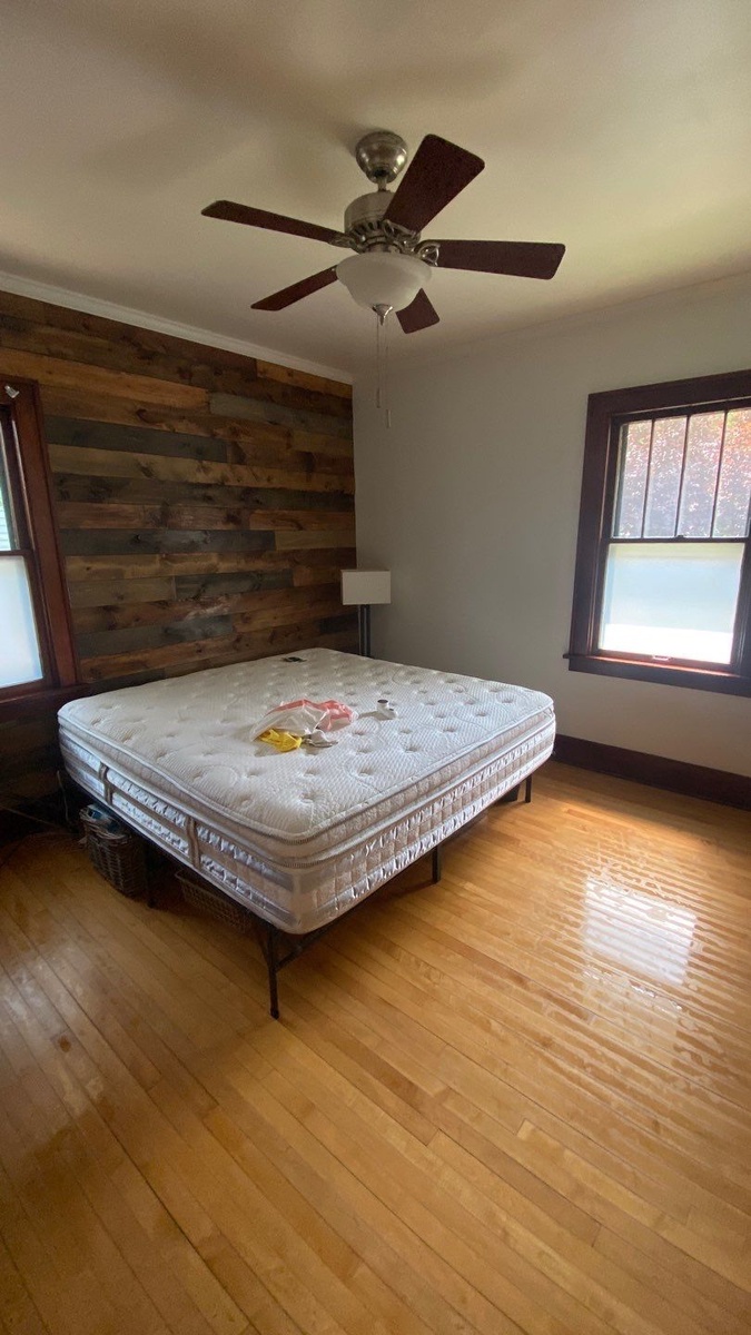 116 College Street , Crystal Lake, IL, US