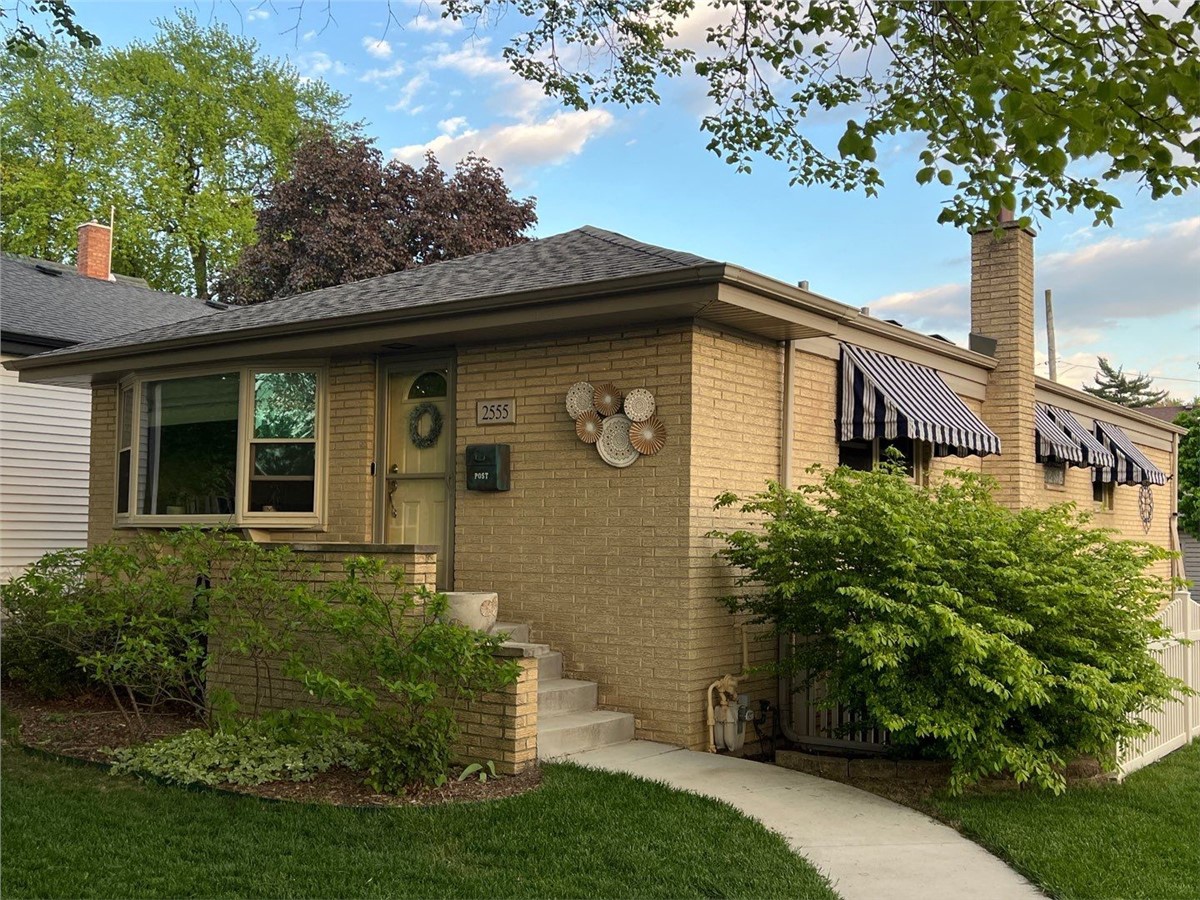 2555 West 107th Street , Chicago, IL, US