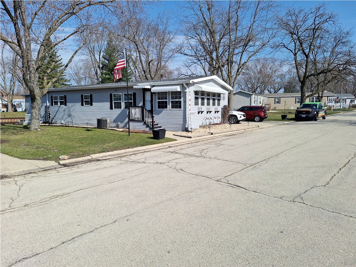 1062 Lakewood Road , Elgin, IL, US