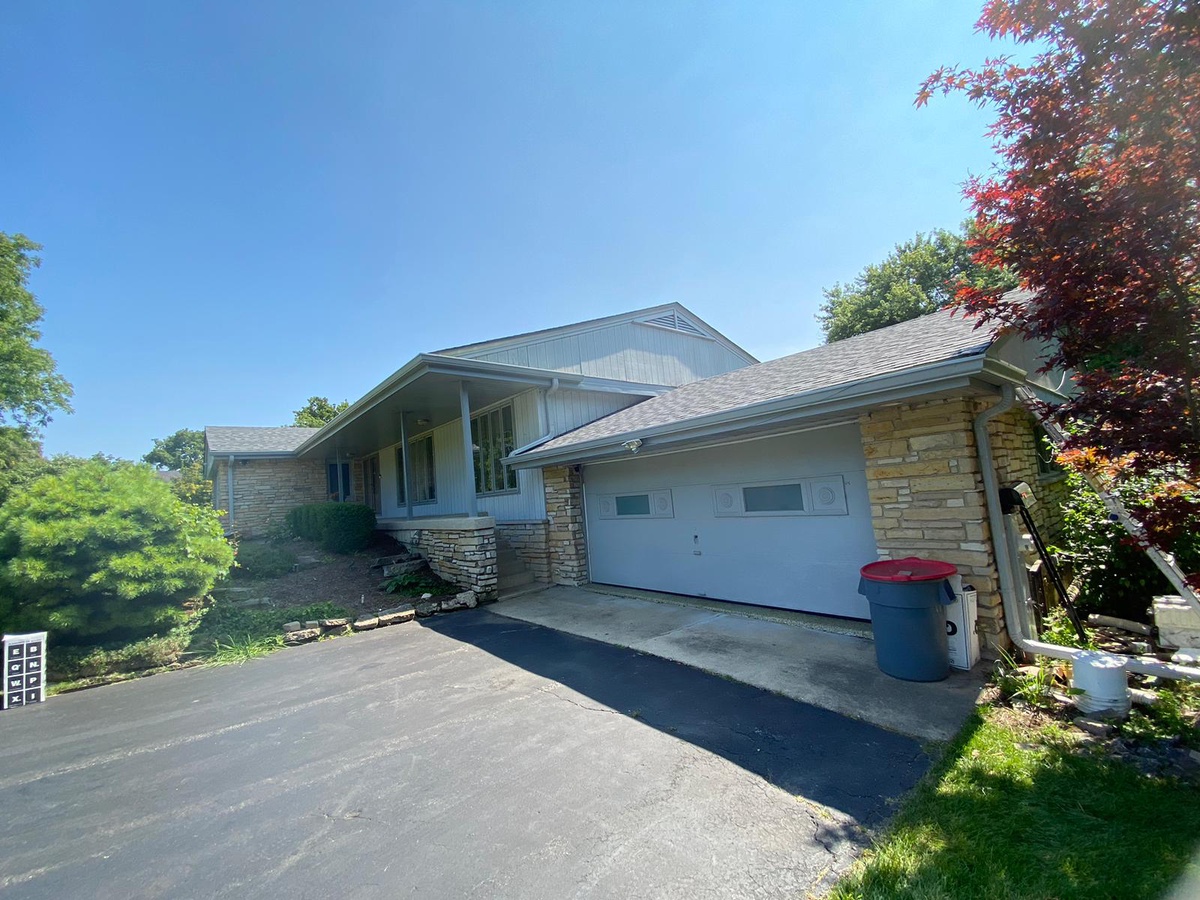 1425 West Valley Lake Drive , Inverness, IL, US