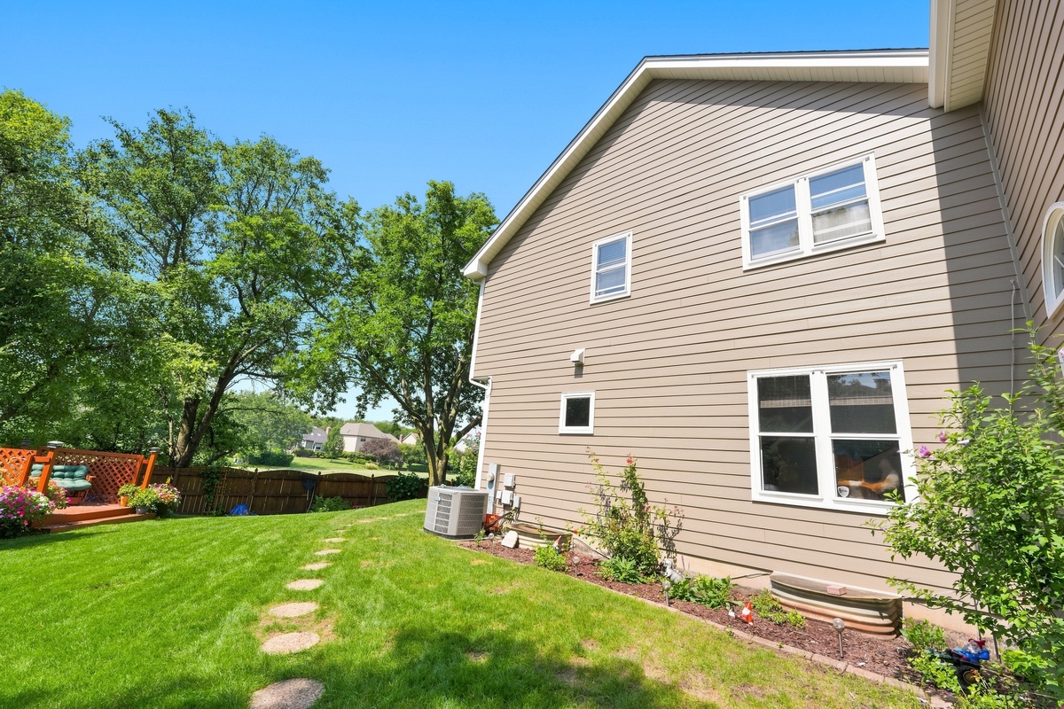 969 Elm Street , Naperville, IL, US