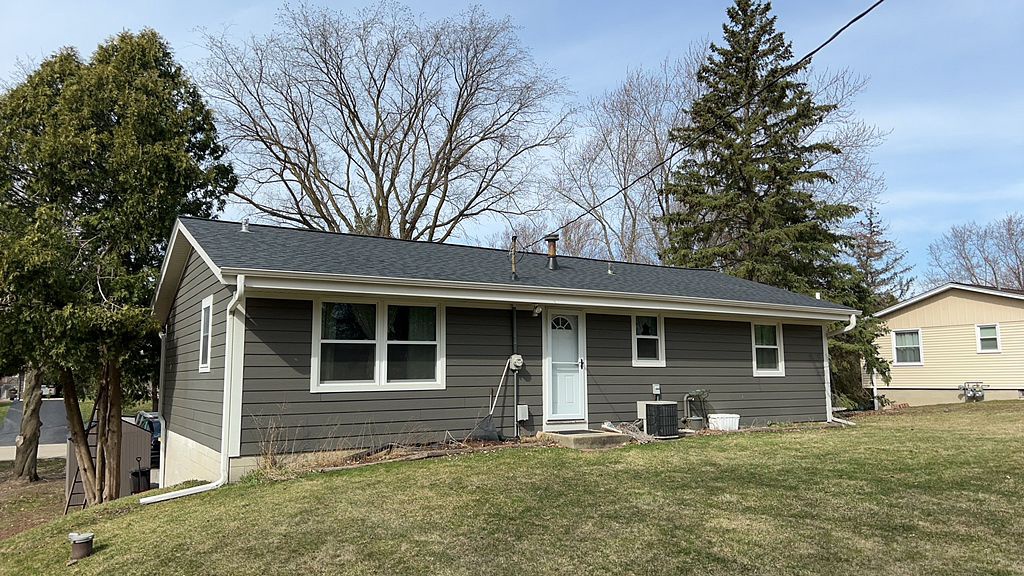 220 Oneida Street , Delafield, WI, US