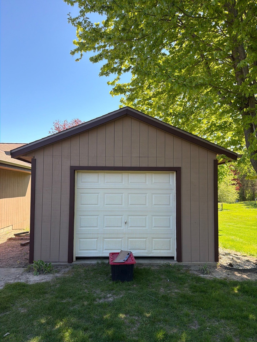 TOm K. N69W27055 Hickory Chasm Dr, Sussex, WI