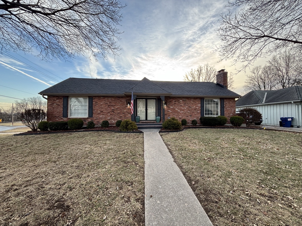 912 Northwest Springwood Drive , Blue Springs, MO, US