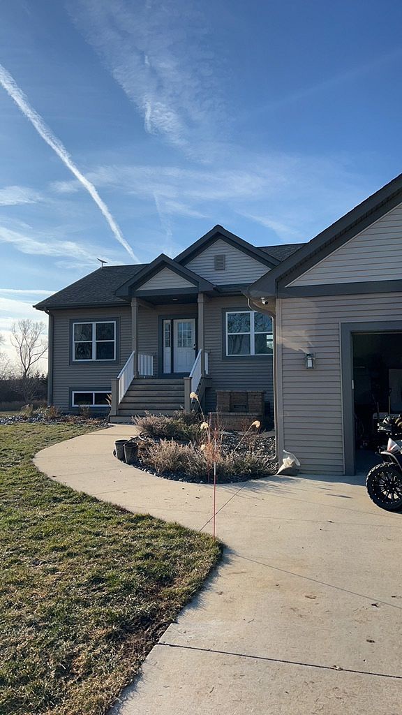 951 Mill Pond Road , Dousman, WI, US