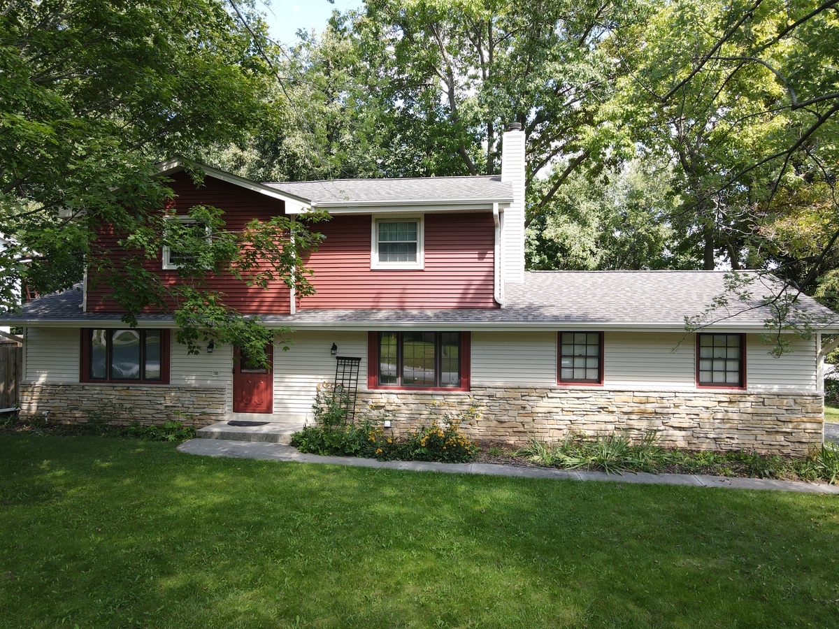 14240 West Beechwood Trail , New Berlin, WI, US
