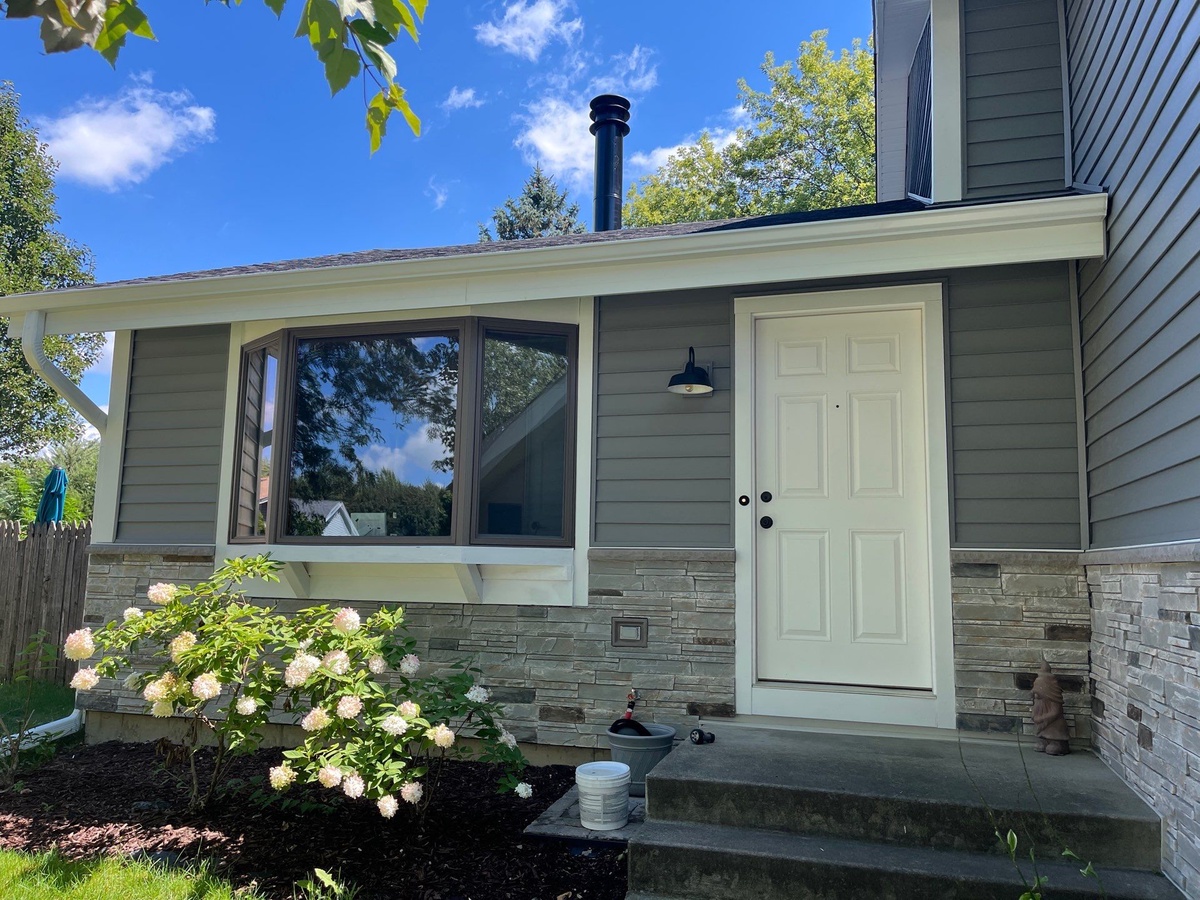 2S651 Angeline Court , Warrenville, IL, US