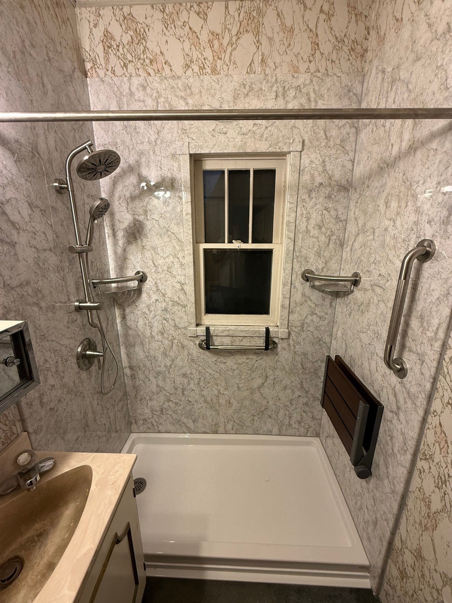 208 W 1st St , McPherson, Kansas, US